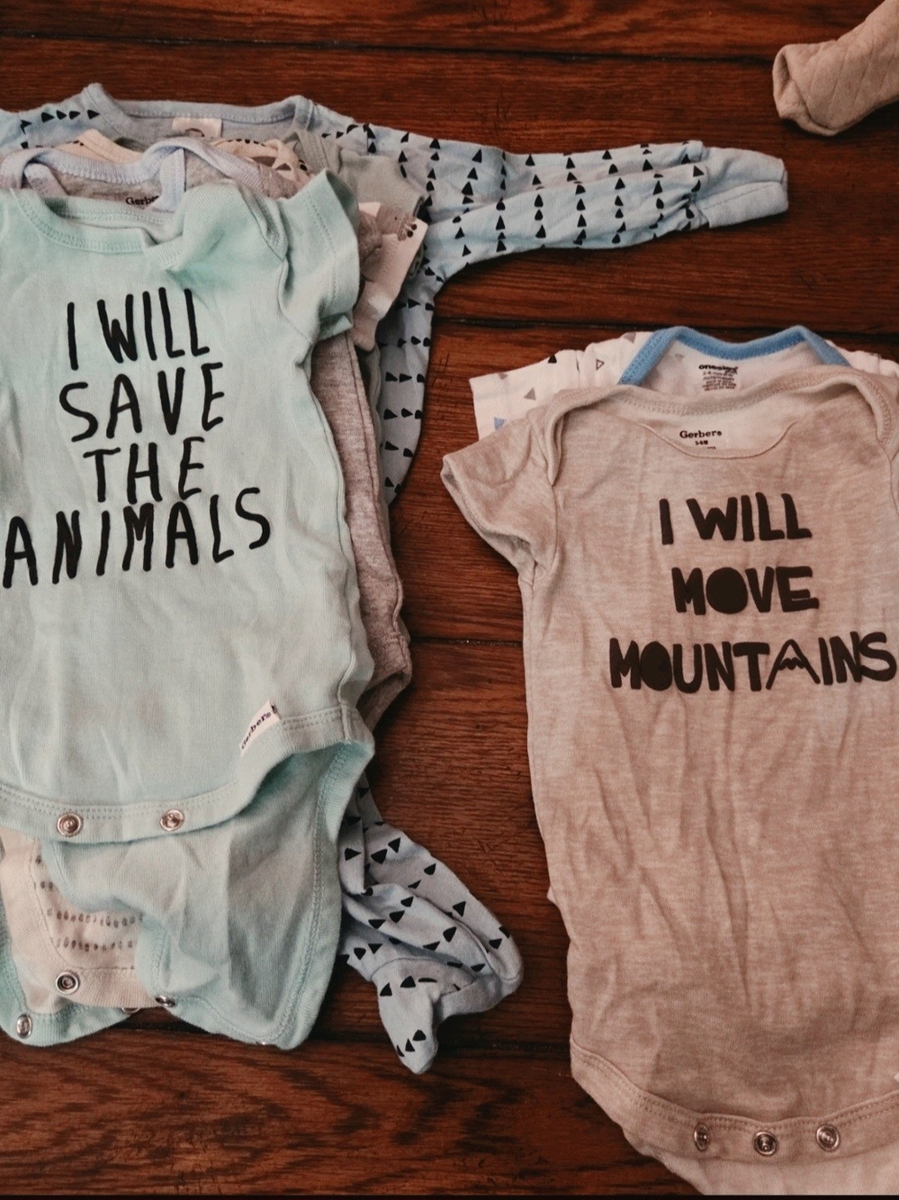 13 Piece Gerber & Disney Lot NB To 3mnths & 3-6mnths- Basically New. - Picture 10 of 11